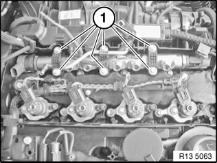 13 53 158 Removing and installing/replacing pressure accumulator of ...