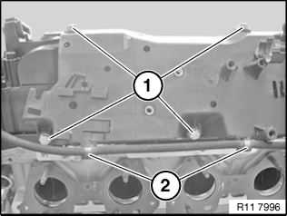 11 12 000 Removing and installing/sealing cylinder head cover (N57 ...