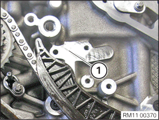 11 31 052 Replacing both timing chains (B47)