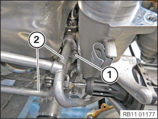 11 12 100 Removing and installing cylinder head (S55)