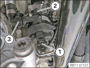 11 12 100 Removing and installing cylinder head (S55)