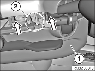 32 31 020 Removing and installing/replacing lower section of steering