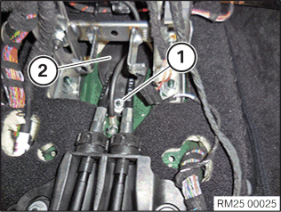 25 11 007 Removing and installing gearshift bracket