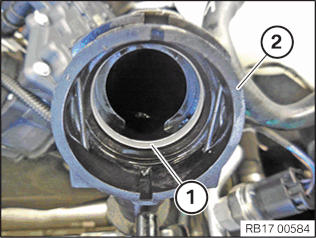 Replacing the coolant hose between coolant radiator and heat management