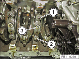 11 21 ... Replace lower crankshaft guide bearing shells (B38)