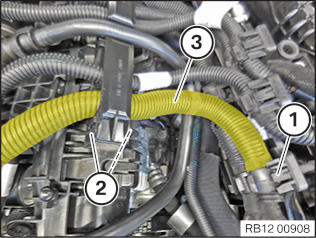 12 51 240 Removing and installing/replacing engine sensor system module ...