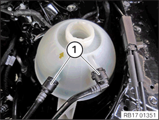 Removing and installing/replacing the coolant expansion tank