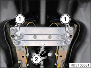 Replacing gaiter or centrifugal disc at transfer box