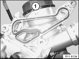 11 42 035 Removing and installing/replacing the thermostat housing N55