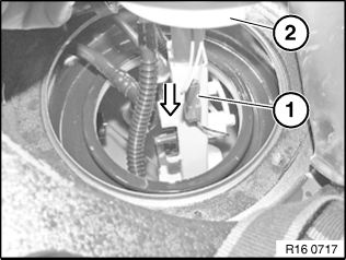 16 12 250 Installing and removing/replacing left fuel level sensor ...