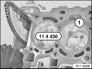 11 12 100 Removing and installing cylinder head (S55)
