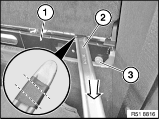51 49 120 Removing and installing/replacing screen