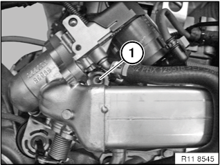 11 71 100 Removing and installing/replacing exhaust-gas recirculation