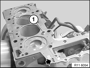 11 12 100 Removing and installing cylinder head (M47TU, M47T2)
