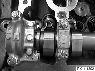 11 31 028 Removing and installing/replacing exhaust camshaft (N12)