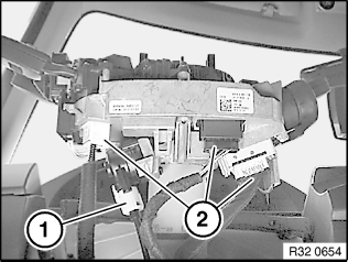 32 31 090 Removing and installing/replacing steering column