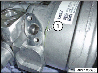 32 41 037 Removing and installing/replacing power steering pump for