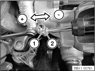 11 65 300 Removing and installing/replacing electric actuator drive
