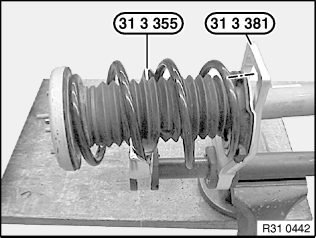 31 31 031 Replacing front left or right spring strut (M model)